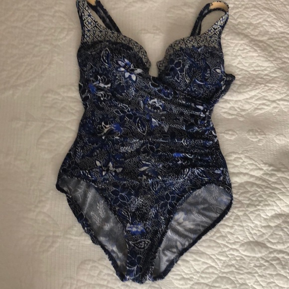 Miraclesuit Other - Miracle Suit one piece (M) 6-8